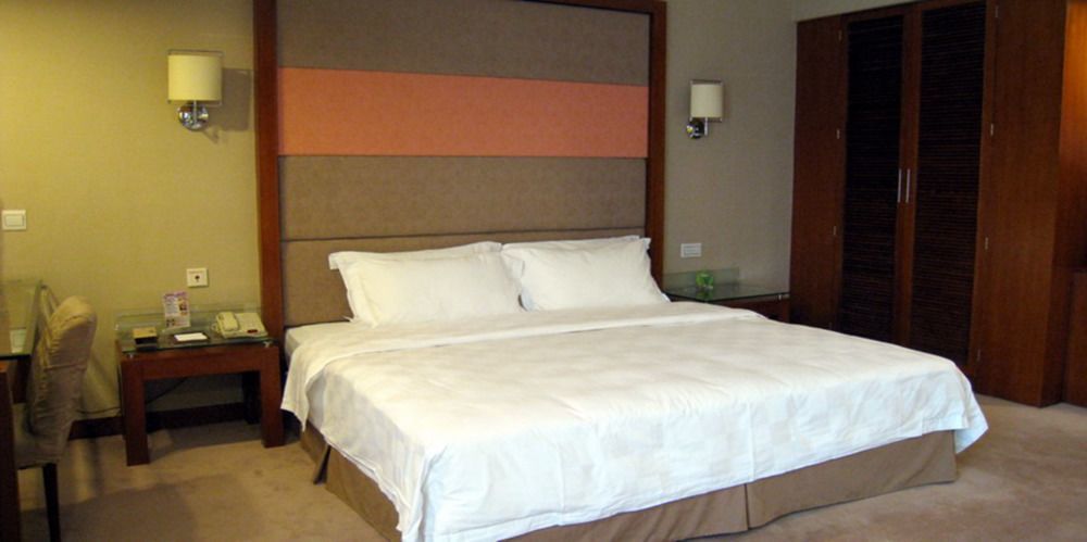 New Times Hotel Shenzhen Railway Station Екстер'єр фото